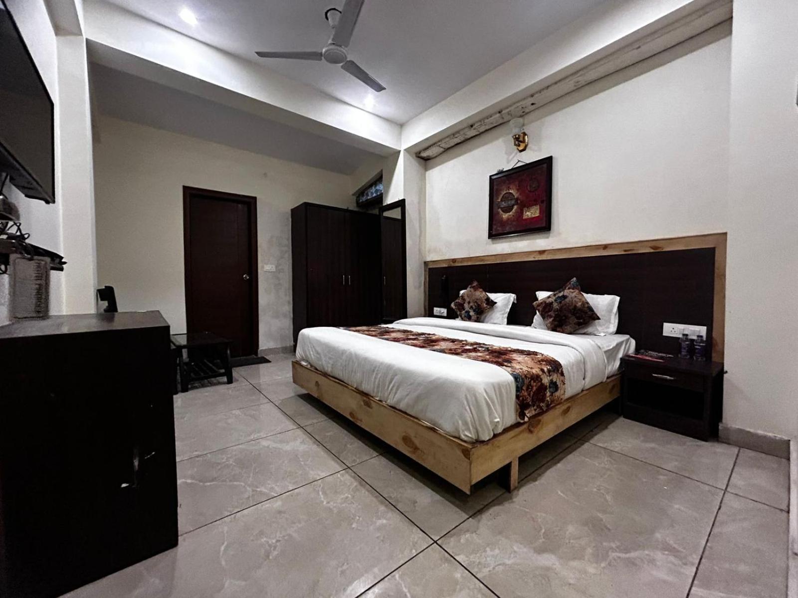 Hangout Inn Bhāgalpur エクステリア 写真