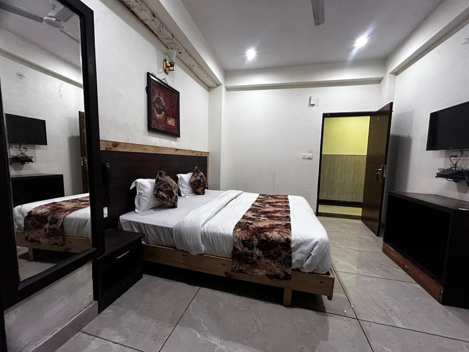 Hangout Inn Bhāgalpur エクステリア 写真