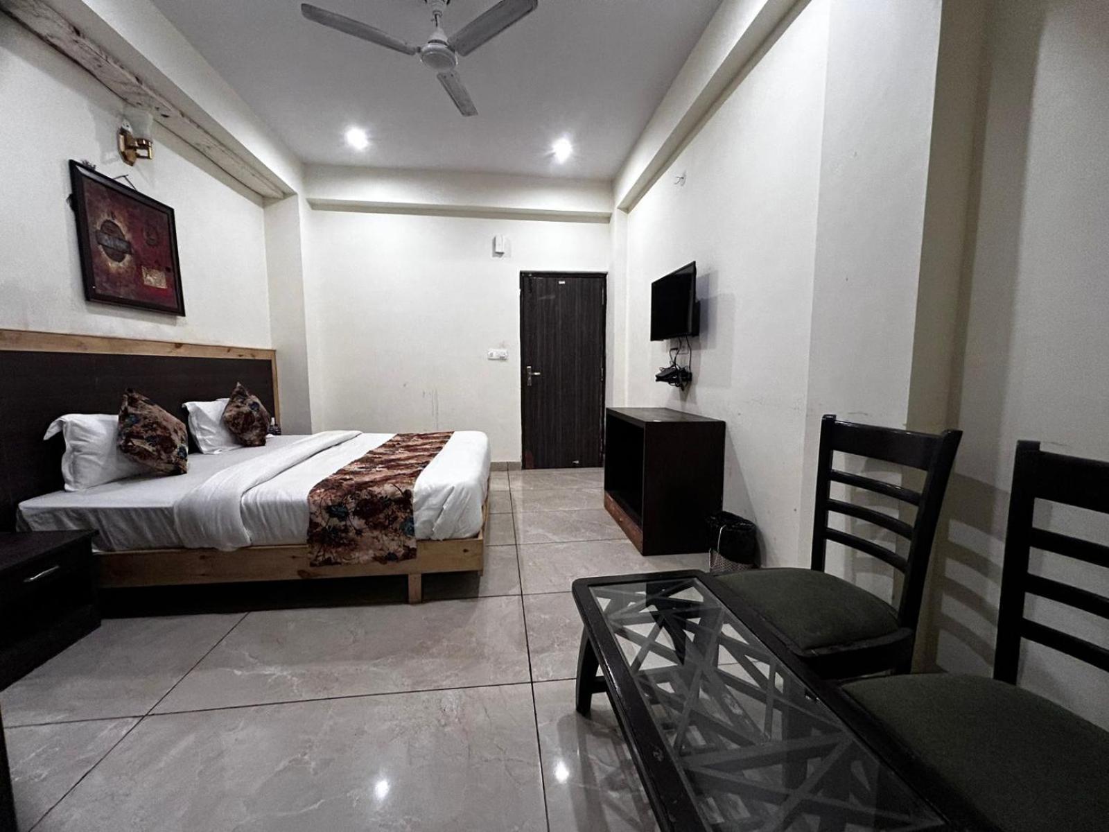 Hangout Inn Bhāgalpur エクステリア 写真