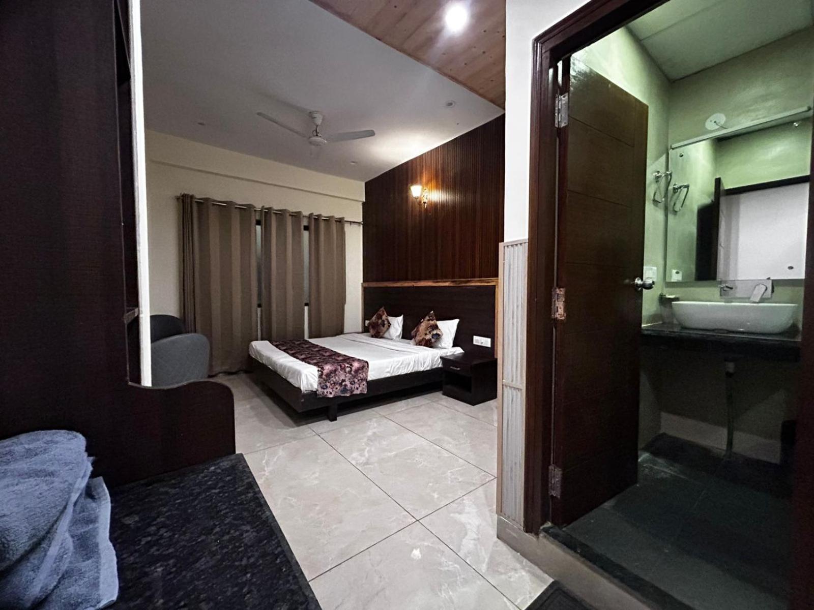Hangout Inn Bhāgalpur エクステリア 写真